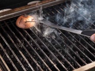 Chef Heinz Wuth aclara mito sobre uso de cebolla para limpiar la parrilla