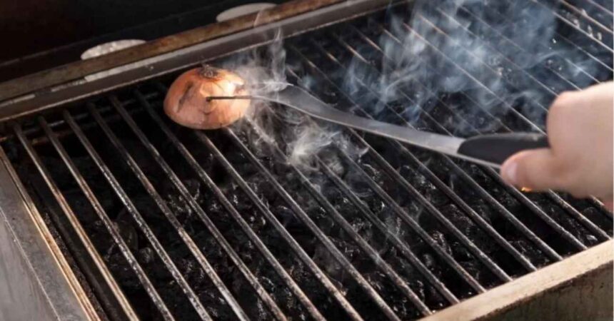 Chef Heinz Wuth aclara mito sobre uso de cebolla para limpiar la parrilla