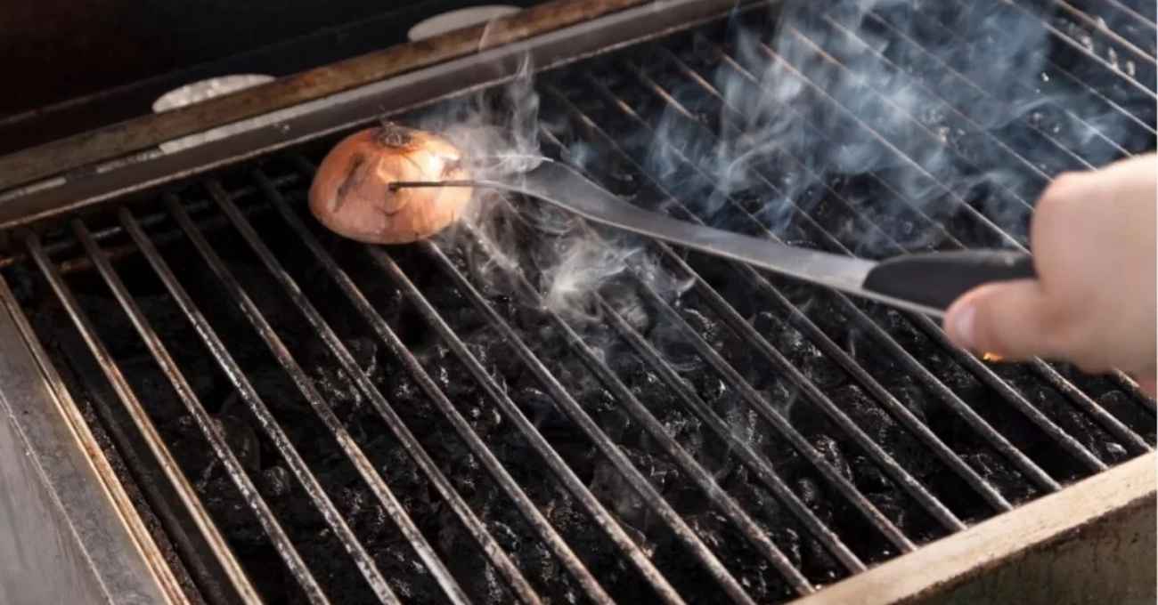 Chef Heinz Wuth aclara mito sobre uso de cebolla para limpiar la parrilla