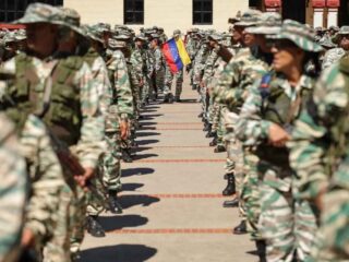 Venezuela despliega 15.000 militares en frontera con Colombia para reforzar seguridad