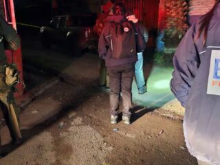 Hombre muere tras recibir un disparo en la cabeza en plaza de Puente Alto
