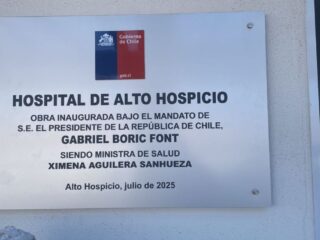 Servicio de Salud de Tarapacá responde a polémica por retiro de placa de Piñera en Hospital de Alto Hospicio