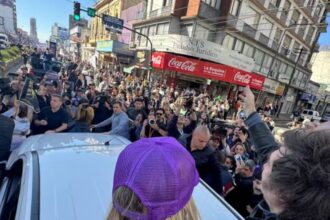 Caravana de Javier Milei es atacada en Lomas de Zamora: Presidencia confirma que no hubo heridos
