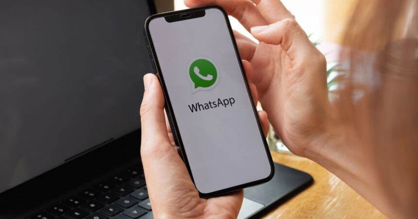 WhatsApp anuncia función con inteligencia artificial para redactar mensajes