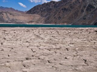 Crisis hídrica en Chile: Greenpeace alerta sobre retroceso de glaciares y menor disponibilidad de agua