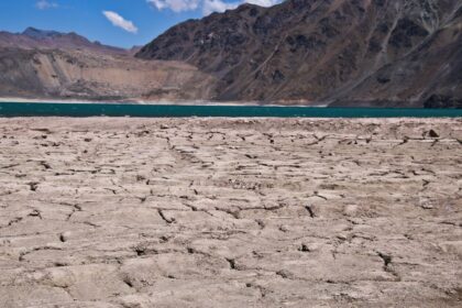 Crisis hídrica en Chile: Greenpeace alerta sobre retroceso de glaciares y menor disponibilidad de agua