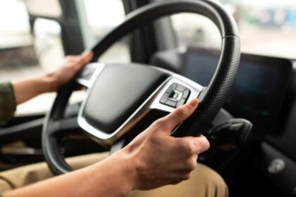 Cursos de conducción gratuitos del Sence: requisitos y comuna con cupos disponibles