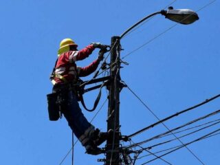 Sernac demanda a CGE: más de 200 cortes masivos de electricidad en Mejillones desde 2024