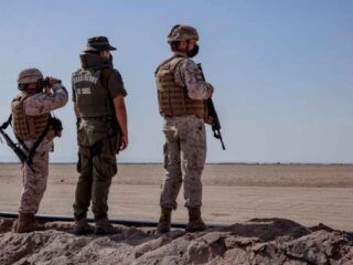 ¿Policías o narcos? Detienen a 5 agentes bolivianos en Chile con 600 kilos de droga y armas de guerra