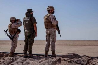¿Policías o narcos? Detienen a 5 agentes bolivianos en Chile con 600 kilos de droga y armas de guerra
