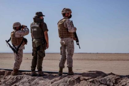 ¿Policías o narcos? Detienen a 5 agentes bolivianos en Chile con 600 kilos de droga y armas de guerra