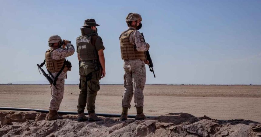 ¿Policías o narcos? Detienen a 5 agentes bolivianos en Chile con 600 kilos de droga y armas de guerra