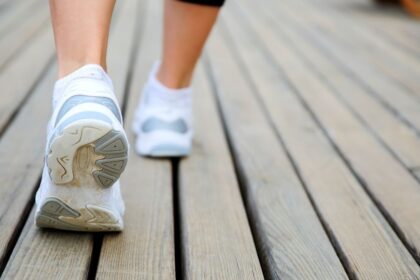 Caminar 7.000 pasos al día: el nuevo estándar vital para tu salud