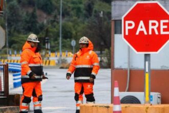 Identifican a los 5 trabajadores atrapados en mina El Teniente tras sismo