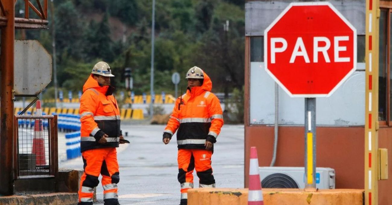 Identifican a los 5 trabajadores atrapados en mina El Teniente tras sismo