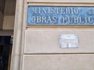 Trabaja en el MOP: ofertas laborales con sueldos de hasta $3,1 millones