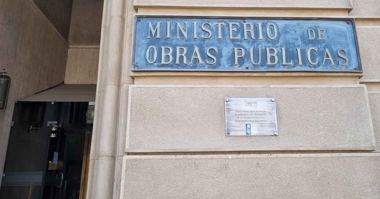 Trabaja en el MOP: ofertas laborales con sueldos de hasta $3,1 millones