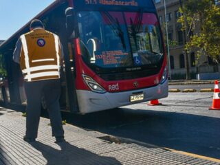 Evasión en buses de Santiago baja a 36,5%: su menor nivel en tres años