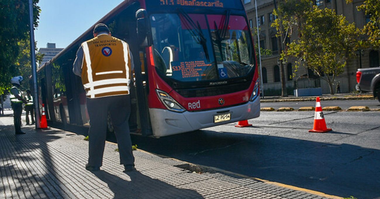 Evasión en buses de Santiago baja a 36,5%: su menor nivel en tres años