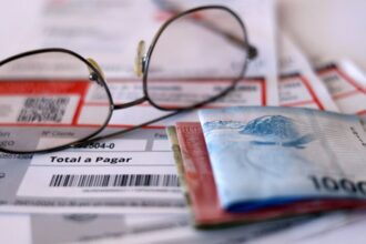 Diputados exigen al Gobierno frenar cobros abusivos en cuentas de luz