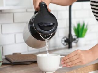 ¿Es malo hervir el agua más de una vez en el hervidor? Mitos y verdades