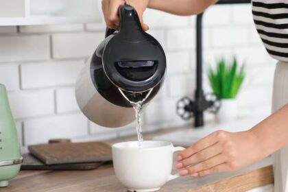 ¿Es malo hervir el agua más de una vez en el hervidor? Mitos y verdades