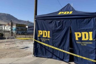 Tragedia en Antofagasta: Mujer de 63 años y su mascota mueren electrocutadas por un cable en la vía pública