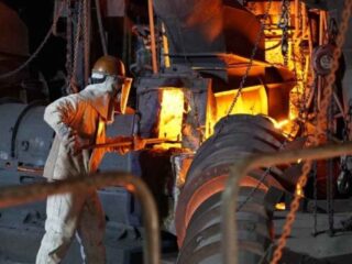 Gigantes mineros se unen: así nace Anglo Teck