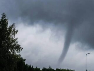 Avisos meteorológicos por viento y posibles tornados en distintas regiones