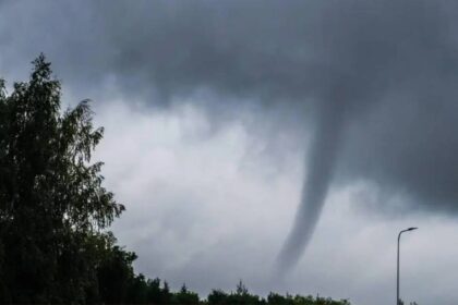 Avisos meteorológicos por viento y posibles tornados en distintas regiones