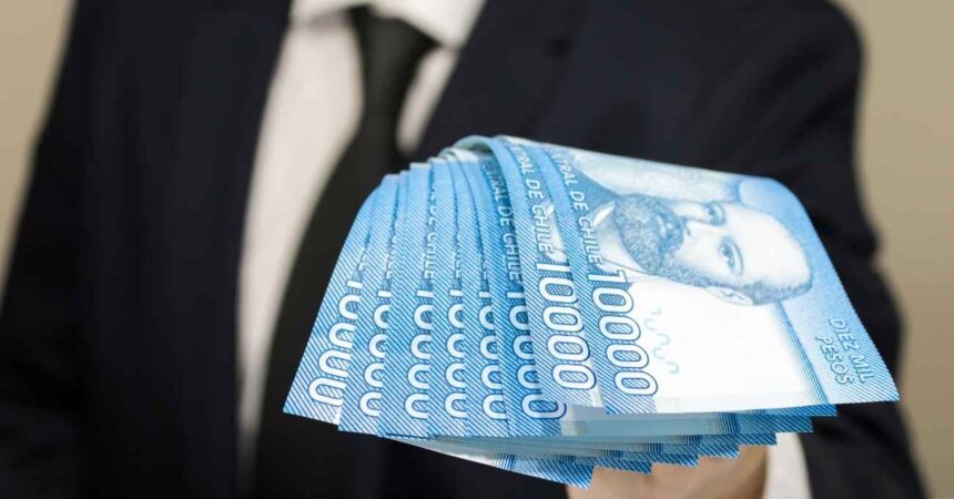 Bono Bodas de Oro tendrá alza en octubre: este sería el nuevo monto