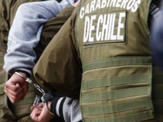 Conductor detenido tras atropellar a carabinero y chocar en persecución en Puerto Varas