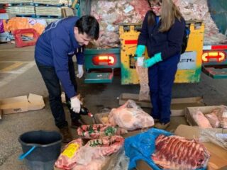 Clausuran frigorífico clandestino en Recoleta con 15 toneladas de carne vencida