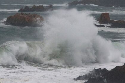Armada emite aviso de marejadas: se extenderán desde Aysén hasta Arica