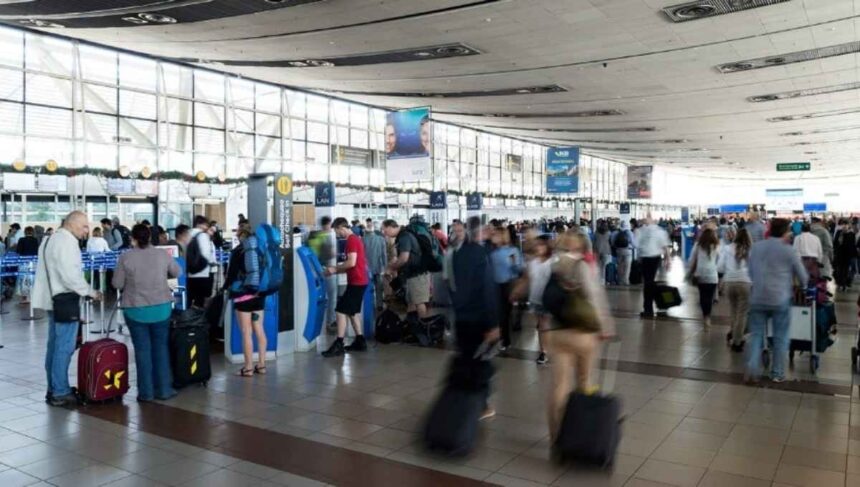 Gobierno evalúa subir tasas de embarque en vuelos internacionales largos