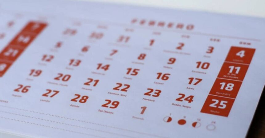 Más vacaciones por menos feriados: La propuesta de expertos para cambiar el calendario en Chile