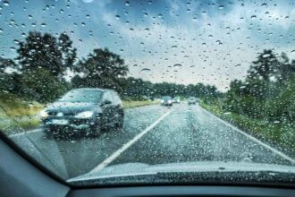 Emiten avisos por lluvias intensas en corto tiempo en sectores de Los Lagos y Aysén