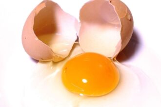 Manchas de sangre en los huevos: ¿Son un riesgo para la salud?