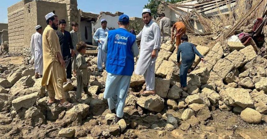 Terremoto en Afganistán deja más de 800 muertos y 2.700 heridos: balance preliminar