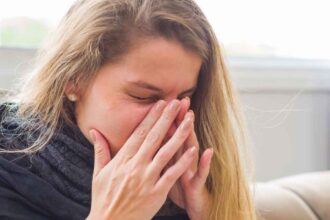 Rinitis alérgica en primavera: claves de expertos para no confundirla con un resfrío