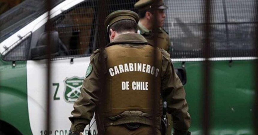 Carabinero de civil frustra a disparos el robo de un vehículo en Cerrillos: uno de los delincuentes estaría herido