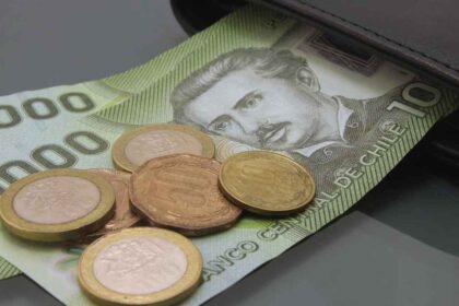 Sueldo promedio en Chile: pretensión salarial cae a $1.102.813, el nivel más bajo desde 2024