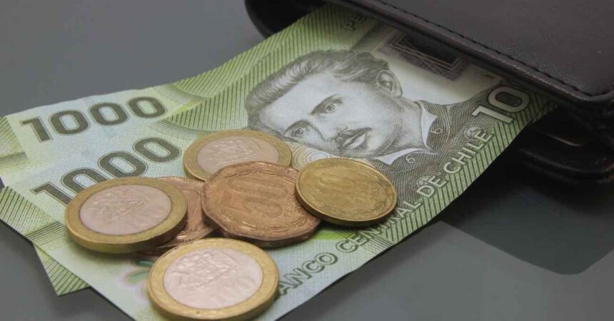 Sueldo promedio en Chile: pretensión salarial cae a $1.102.813, el nivel más bajo desde 2024