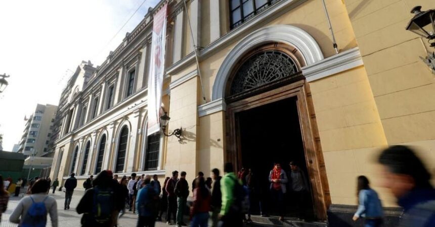 Universidad de Chile mantiene cursos gratuitos en línea: así puedes inscribirte