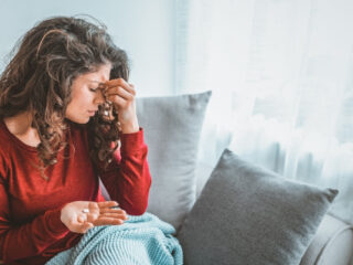 Migrañas: especialistas explican por qué afectan más a mujeres y cómo tratarlas
