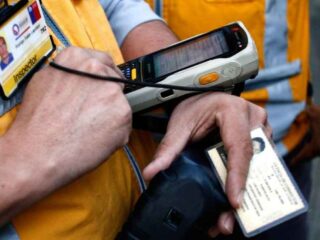 Licencia de conducir digital ya está disponible en la Región Metropolitana: revisa cómo obtenerla