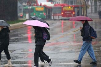Lluvias y vientos este jueves: así estará el tiempo en Santiago