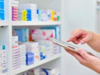 "Remedios para tu Bolsillo": Jara propone regular precio máximo de medicamentos y entrega a domicilio