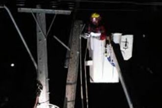 11 comunas de la RM tendrán cortes de luz este jueves: Revisa los sectores afectados