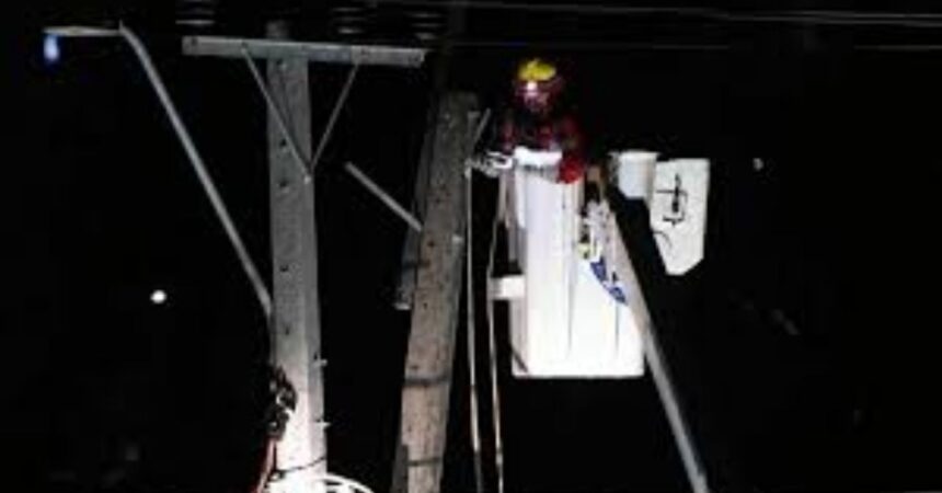 11 comunas de la RM tendrán cortes de luz este jueves: Revisa los sectores afectados